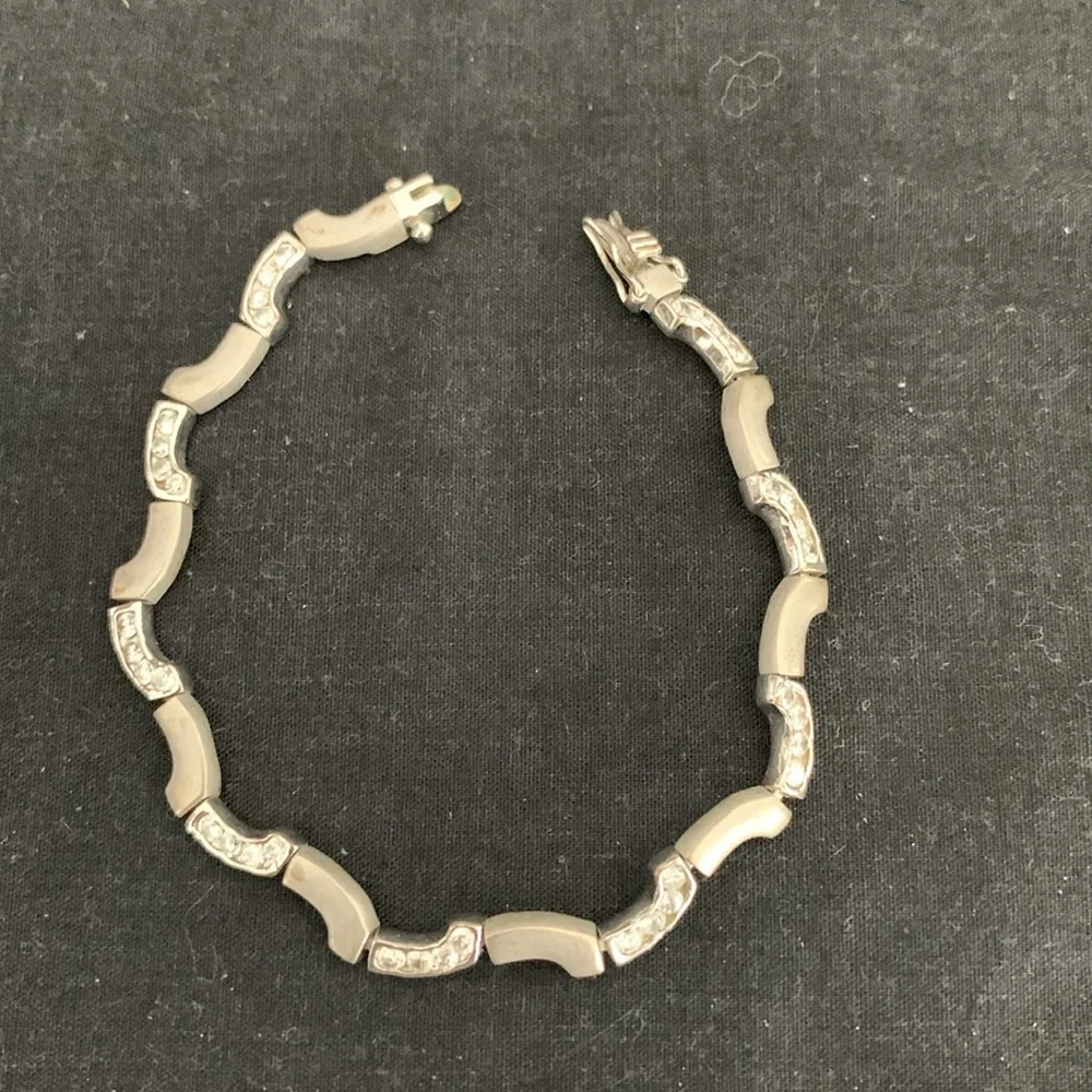4 bracelets - Picture 5 of 5